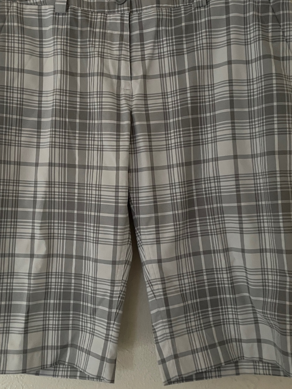 Nike Golf Tour Performance Dri-FIT Plaid Bermuda Shorts Gray White Size 8
